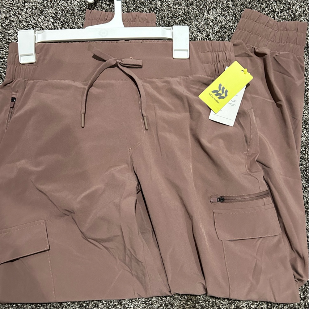 All in Motion Women’s Mid-Rise Brown Cargo Jogger